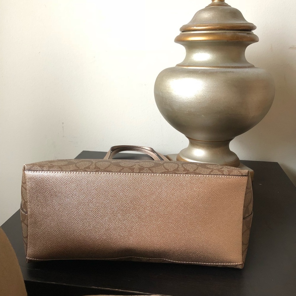 SOLD Coach City Zip Closure Signature Canvas Tote - Picture 4 of 8